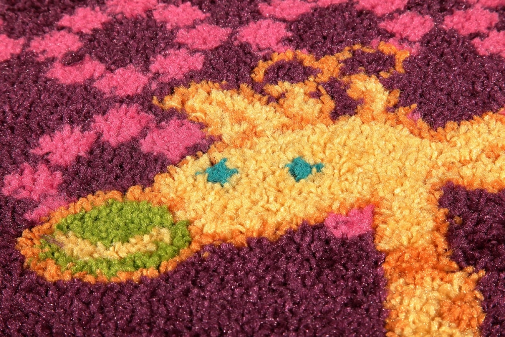 Funky Giraffe a violet